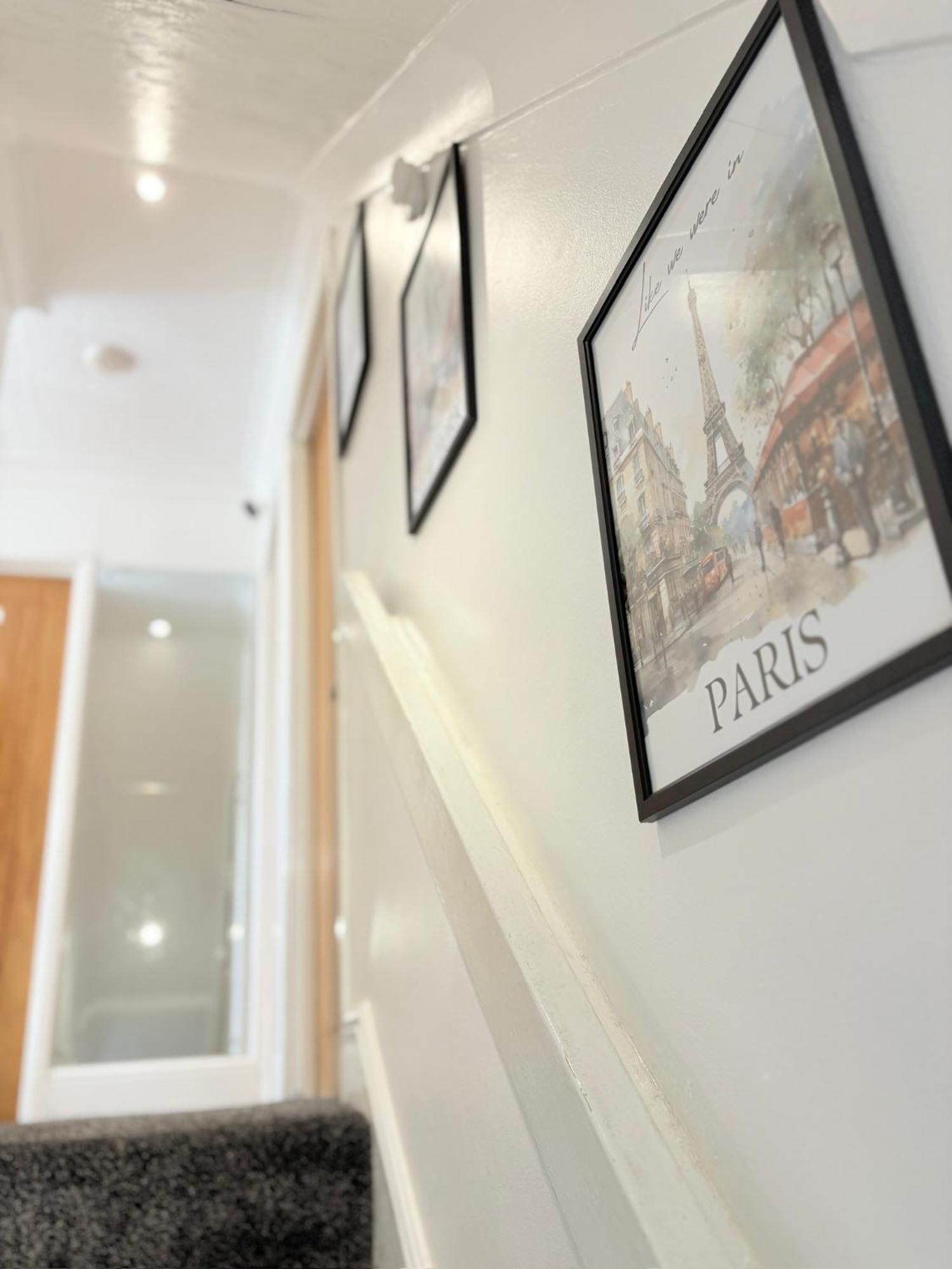 Luton Lodge - Newly Renovated Ideal For Short Stay, Close To Airport Train Station, Free Parking Off Street , Luxury Comfort In Low Price Extérieur photo