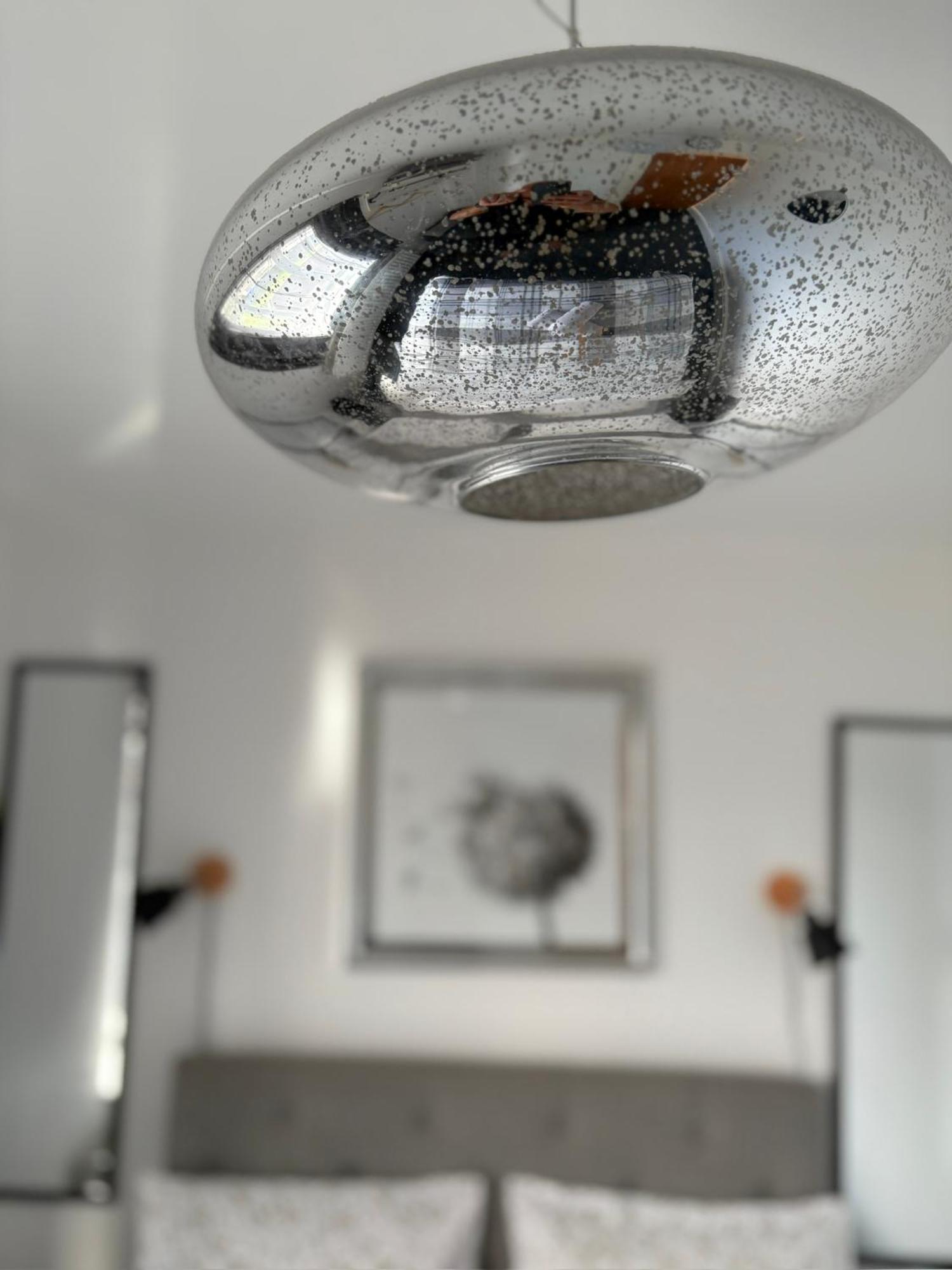 Luton Lodge - Newly Renovated Ideal For Short Stay, Close To Airport Train Station, Free Parking Off Street , Luxury Comfort In Low Price Extérieur photo