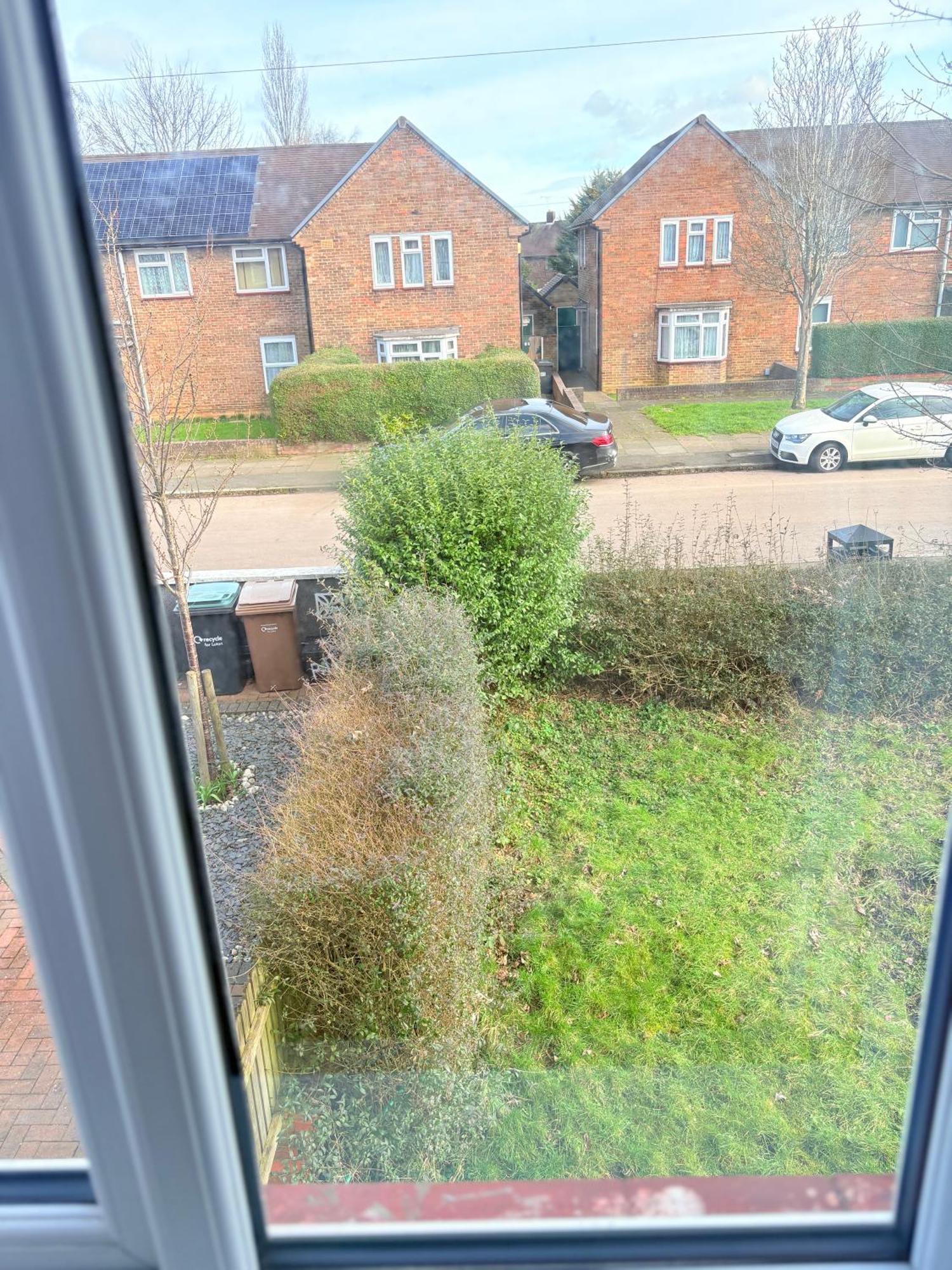 Luton Lodge - Newly Renovated Ideal For Short Stay, Close To Airport Train Station, Free Parking Off Street , Luxury Comfort In Low Price Extérieur photo